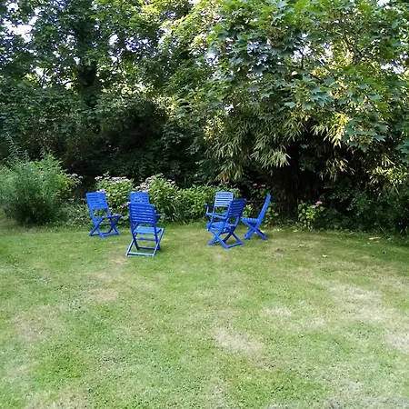 De La Ferme De La Cour * Crasville (Manche)