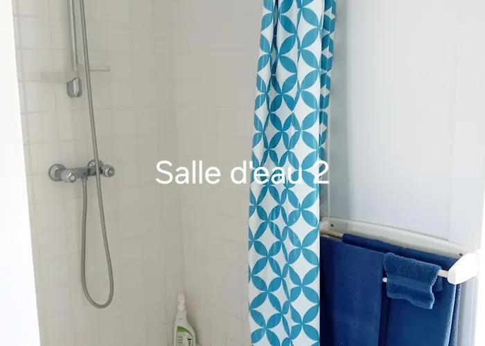 De La Ferme De La Cour * Crasville (Manche)